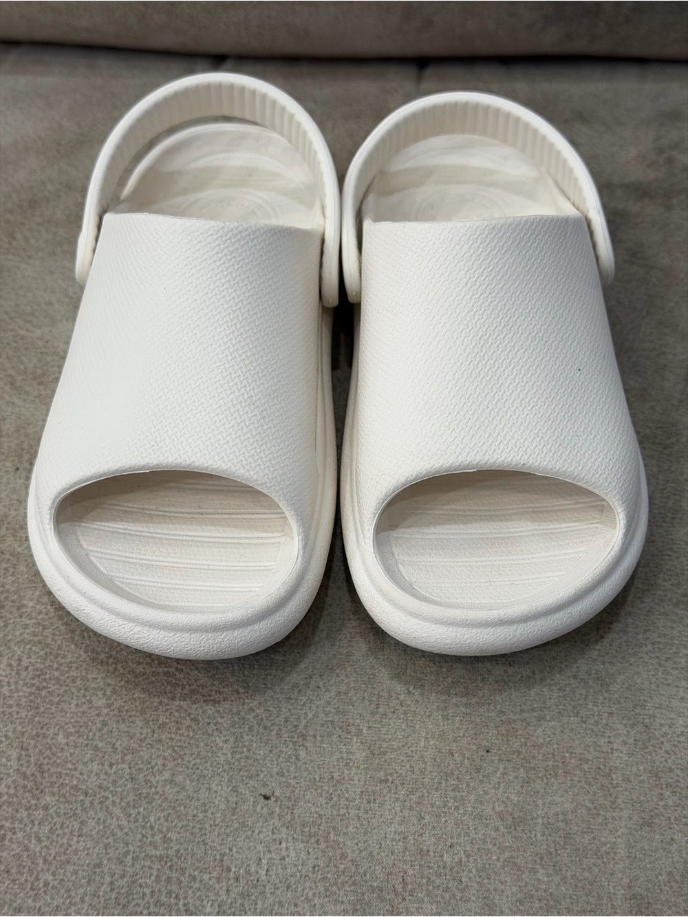 REEF Kids White Slingback Slide Sandals Size 11 EU 28 Beach Pool Shoes